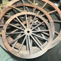Qunclay 3 Pcs Wooden Wagon Wheel Decor 12/10/8 Inch Western Cowboy Party Decorations Vintage Rustic Wagon Wheels Rustic Yard Hanging Decorative Art fo