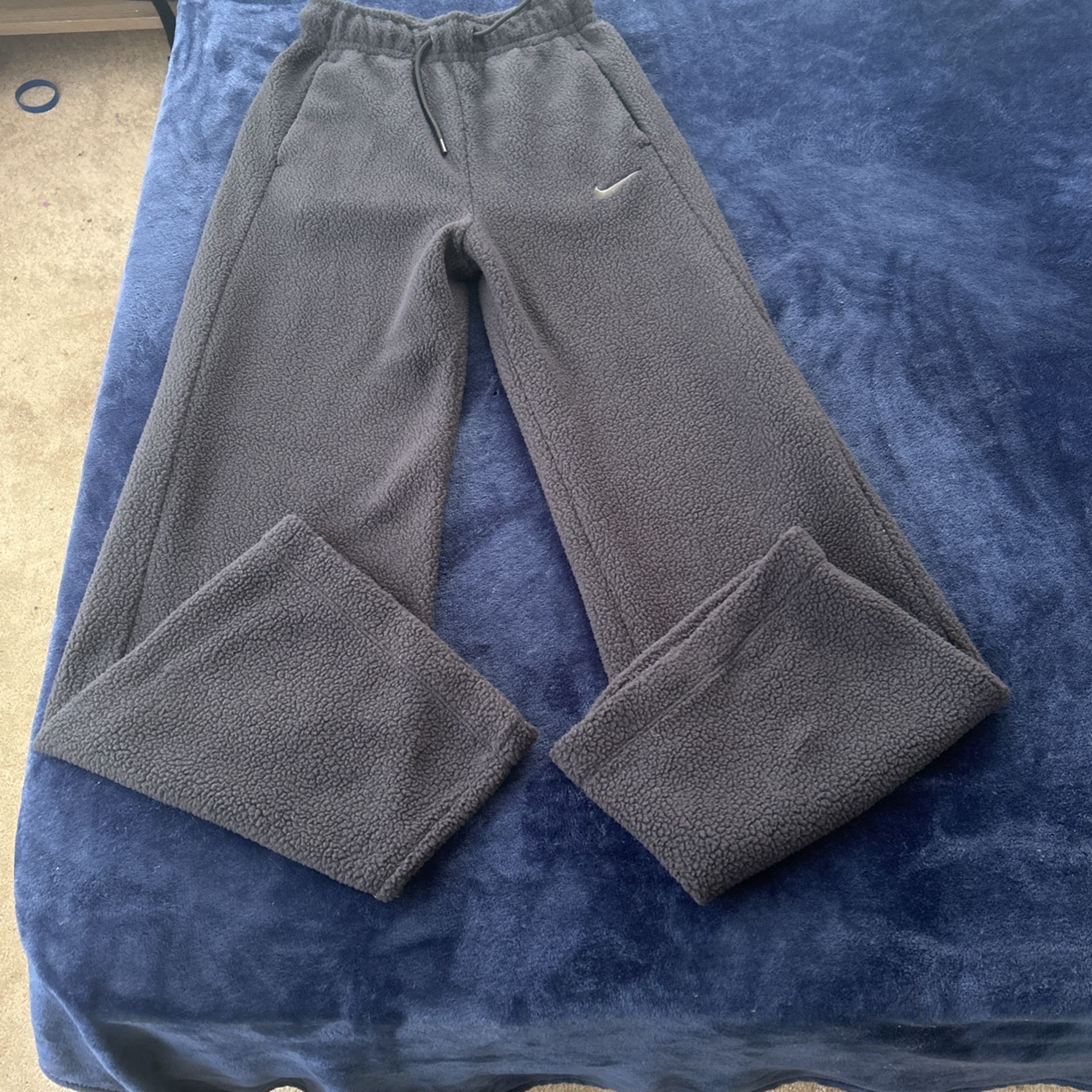 XS Women’s NIKE Sweats