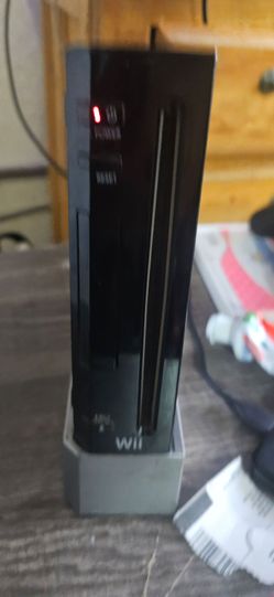 Nintendo Wii (missing top lid but doesnt affect gameplay) tons of games