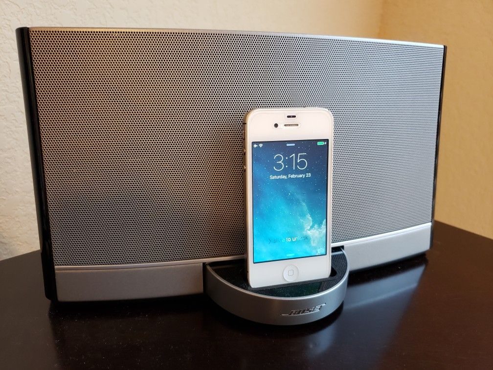 Bose Sound Dock Music System (iPhone 4s included)