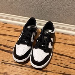 Nike Dunk “Panda” Size 4.5Y