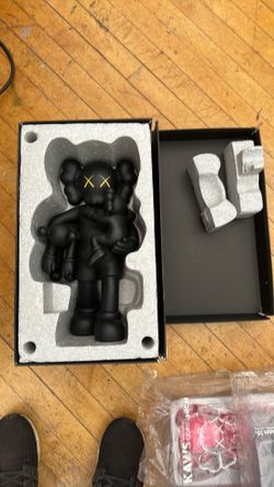 Kaws Clean Slate Vinyl Figure