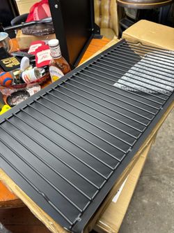 Grill drip pan