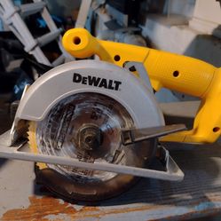 DeWalt D935 Circular Saw