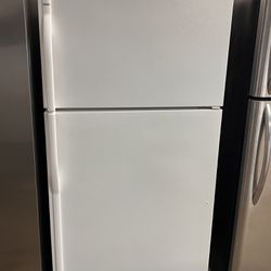 Top Freezer 33” Wide Used Refrigerator White 
