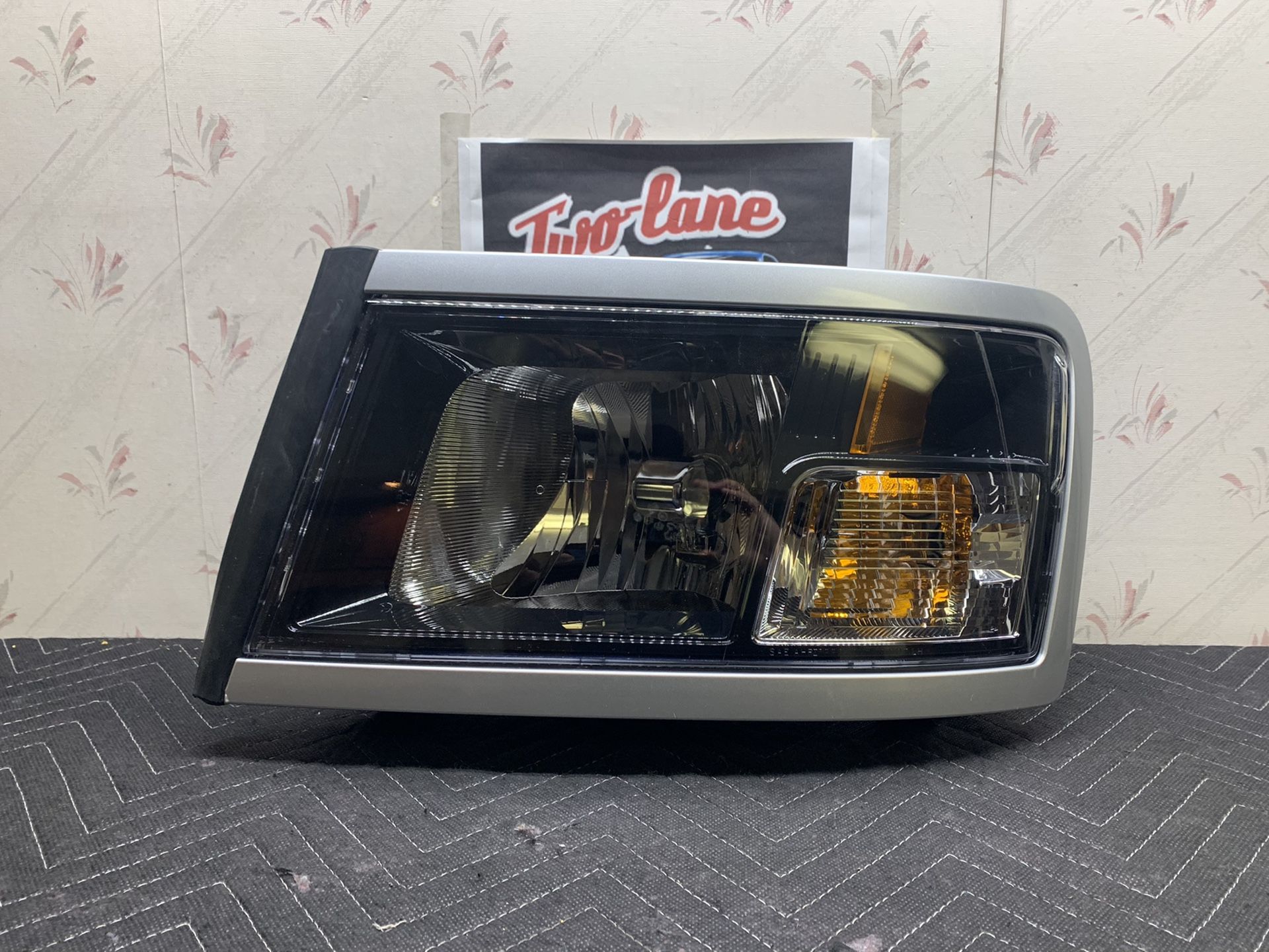 08-10 DODGE DAKOTA DRIVER HALOGEN HEADLIGHT