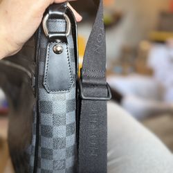 Authentic Louis Vuitton Bag – Must Sell Today – Great Condition