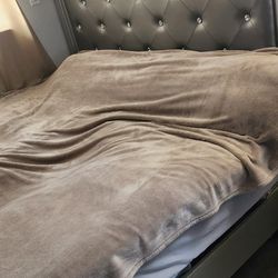 King Bed Frase and Base For Sale