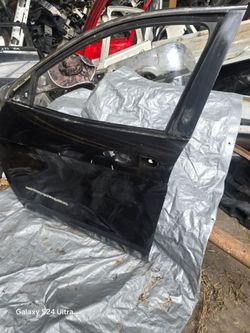 2019 2023 jeep Cherokee driver front door shell