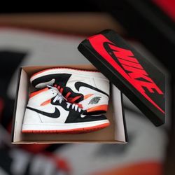 Sz 10🔥 Air Jordan 1 Retro High OG – “Crimson Tint / Black White” 🔥 