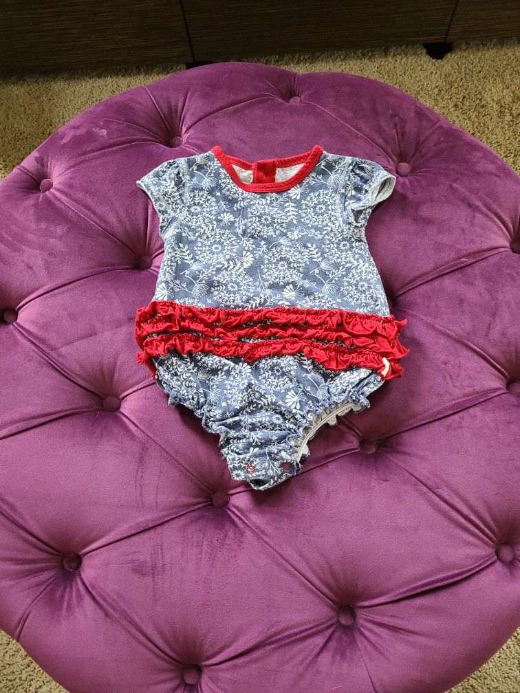 Baby Onesy  3-6 months