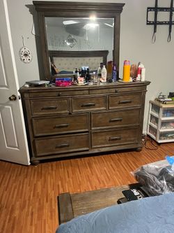 King size bedroom set Cash Only