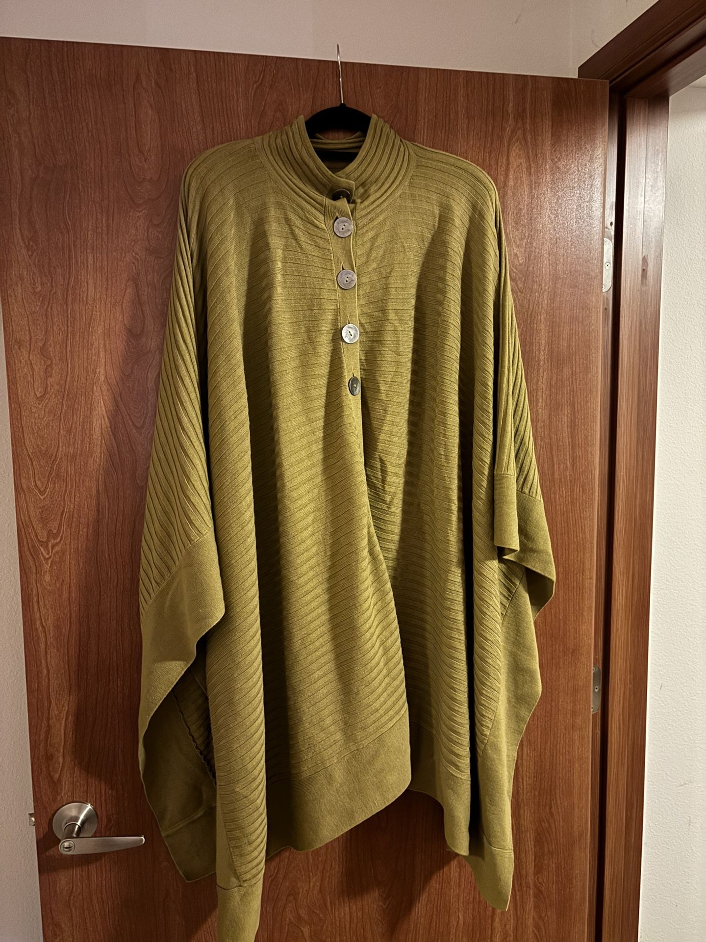 Vintage Monroe & Main Mock-Turtleneck Button Up Poncho Sweater OS+