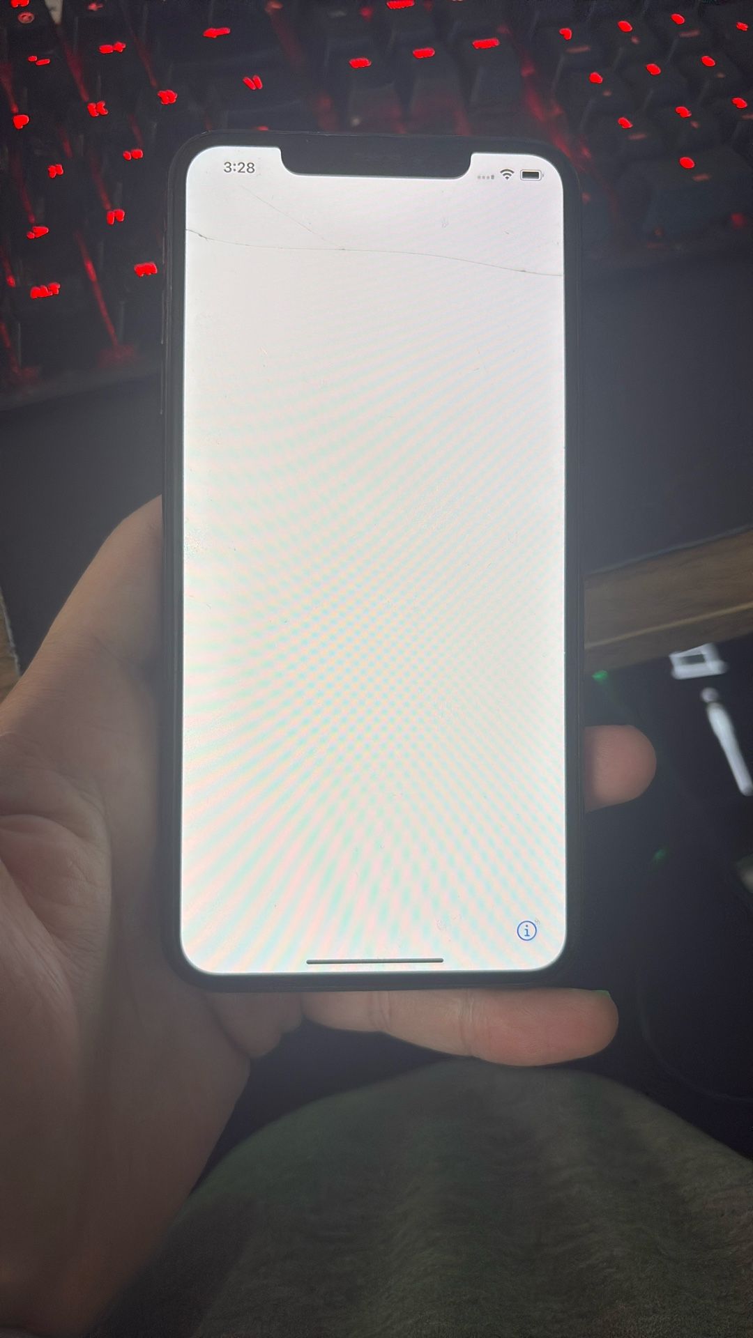 iPhone SE (CRACKED SCREEN) UNLOCKED