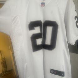 McFadden Jersey & Raiders shorts 