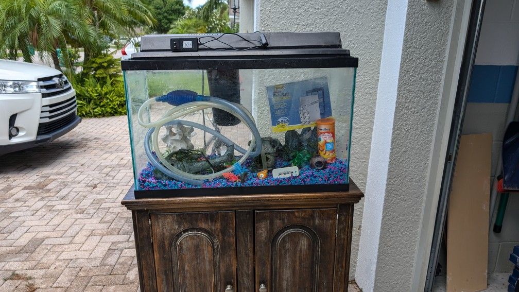 AQUARIUM 25 GALLONS