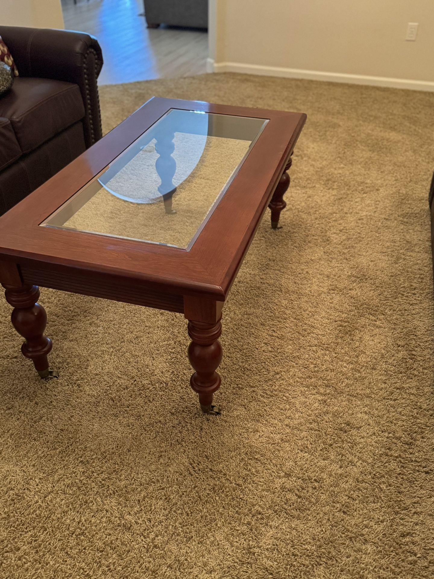 Coffee table (1) End tables (2)