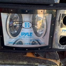 Bocinas para Carro Tiene Luces Pordentro Alrededor De Las Bocinas denoche Cemiran Exelentes Tocando