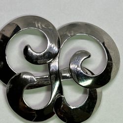 BROOCH 