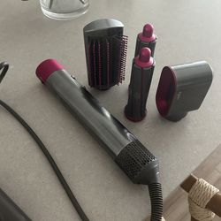 Dyson styler With Attachments