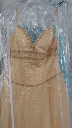 Designer quinceaneras /sweet 16 dress in gold size 10/12