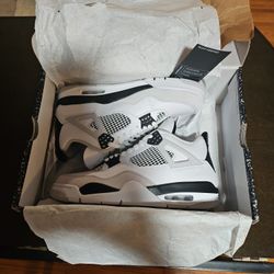 Air Jordan 4 Retro Military Black 9.5