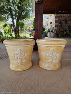 Flor de Lis Clay Pots . (Planters) Plants, Pottery, Talavera $65 cada una.