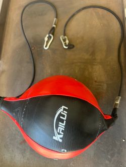 Stand alone speed bag