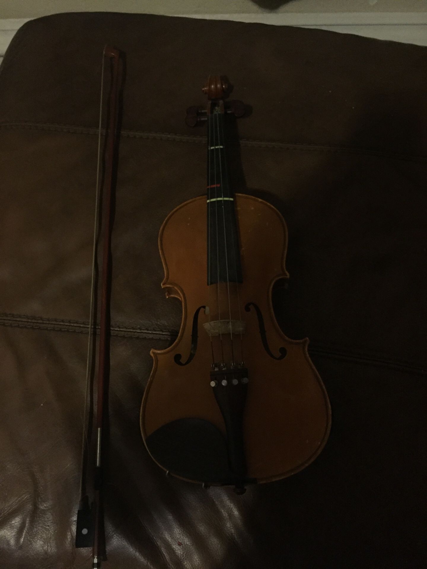Violin, 4/4, bow, and shoulder rest