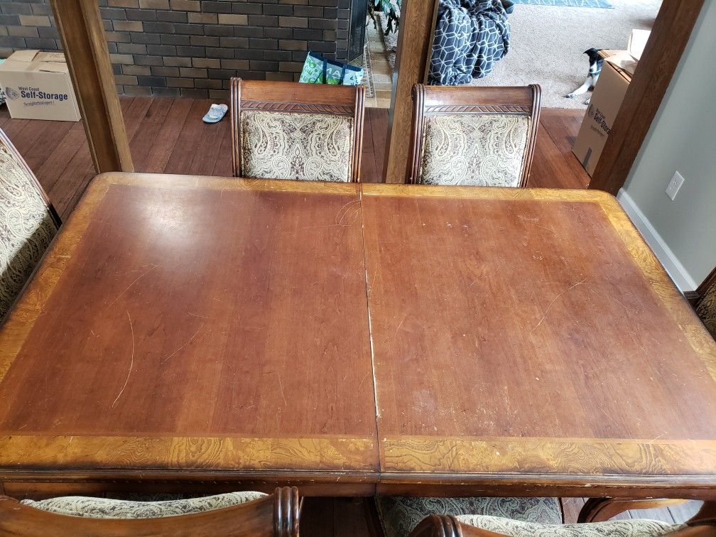 Dining table and hutch for Sale in Seattle, WA OfferUp
