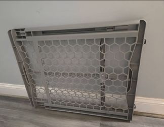 Sturdy Baby and Pet Safety Gate Fence