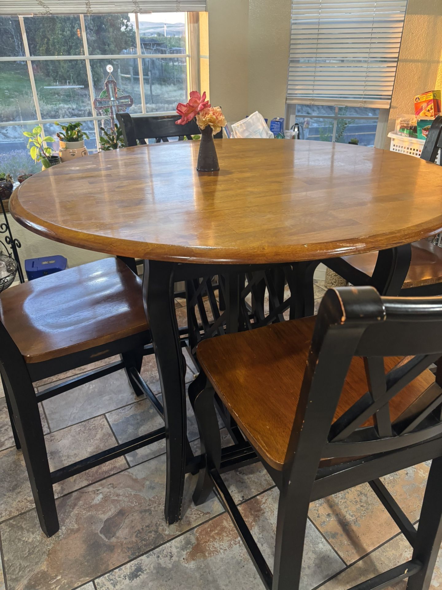 Nice Table With 4 Chairs