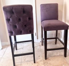 2 bar stools