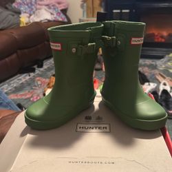 Boots Toddlers  Size 7