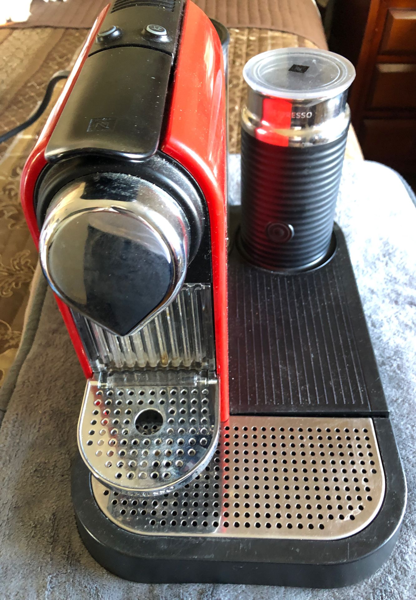 Nespresso coffee maker excellent condition used few times