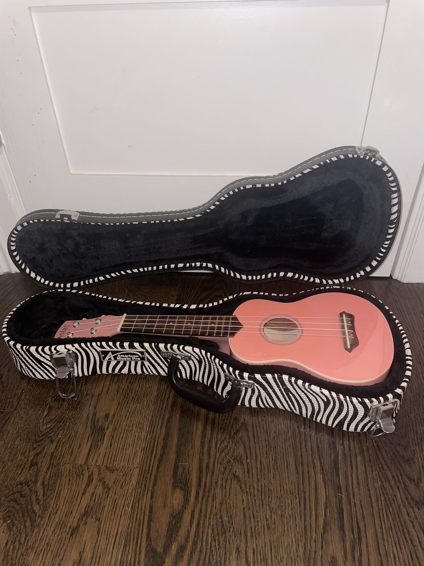 Pink 21” Hola! Ukulele HM-21PK (With Hard Case)