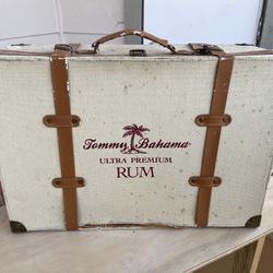 Tommy Bahama Ultra Premium White Sand Rum Suitecase Set
