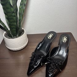 Women's GBG LOS ANGELES Black Patent Leather Pointed Toe Lace Up Mules Size 8