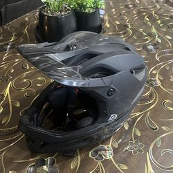 Troy Lee designs helmet with mips