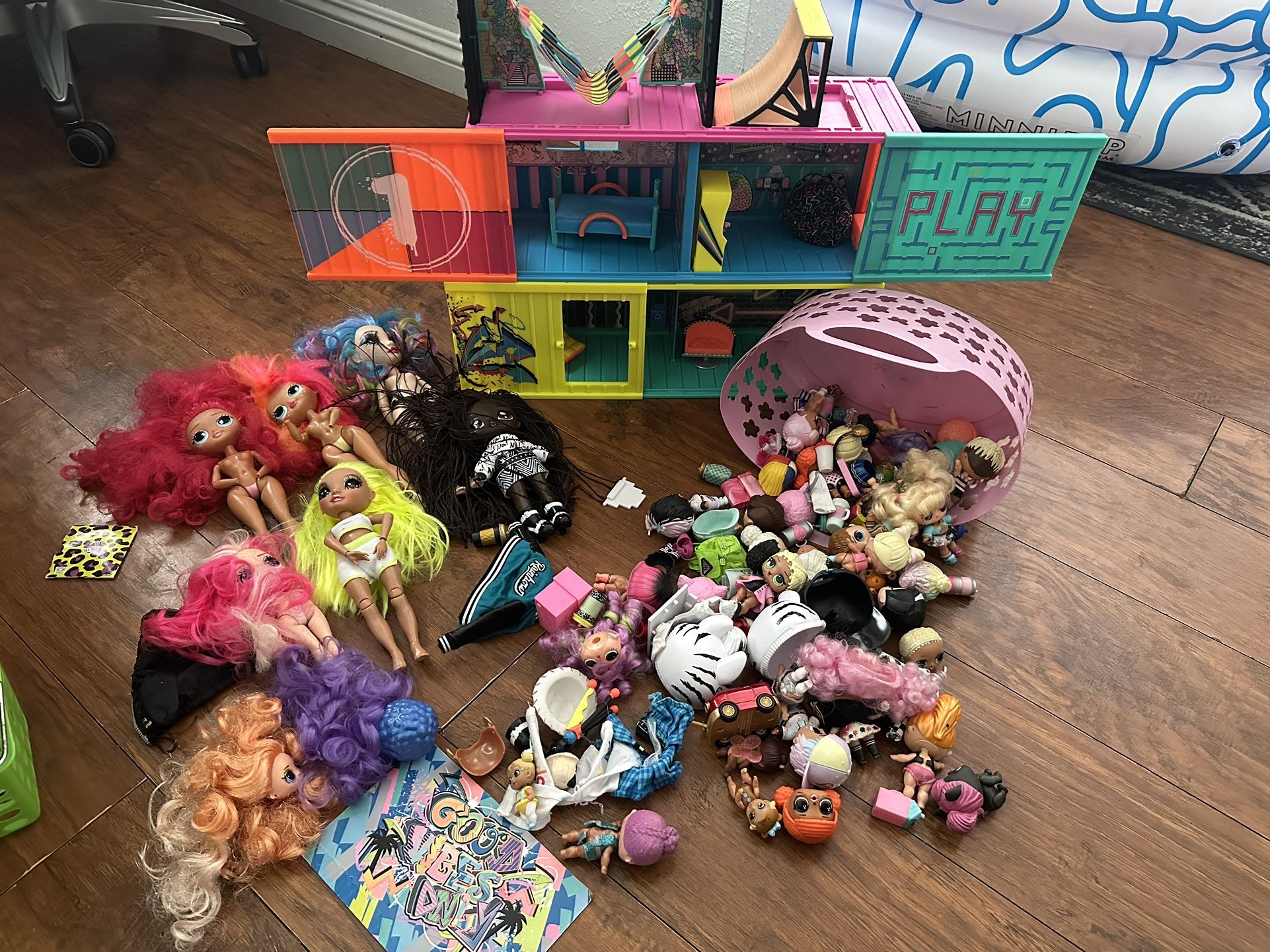 LOL Clubhouse & Random LOL Dolls