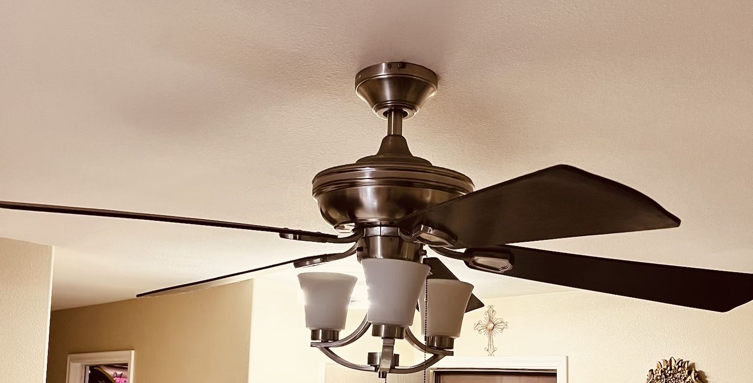 Ceiling fan with lamp