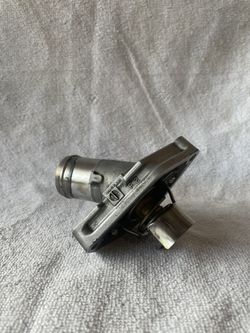 2015 370z Thermostat and Housing