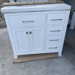 Caroline Parkway 36" Right Single Bath Vanity in White with White Quartz Top and Round Sink 
