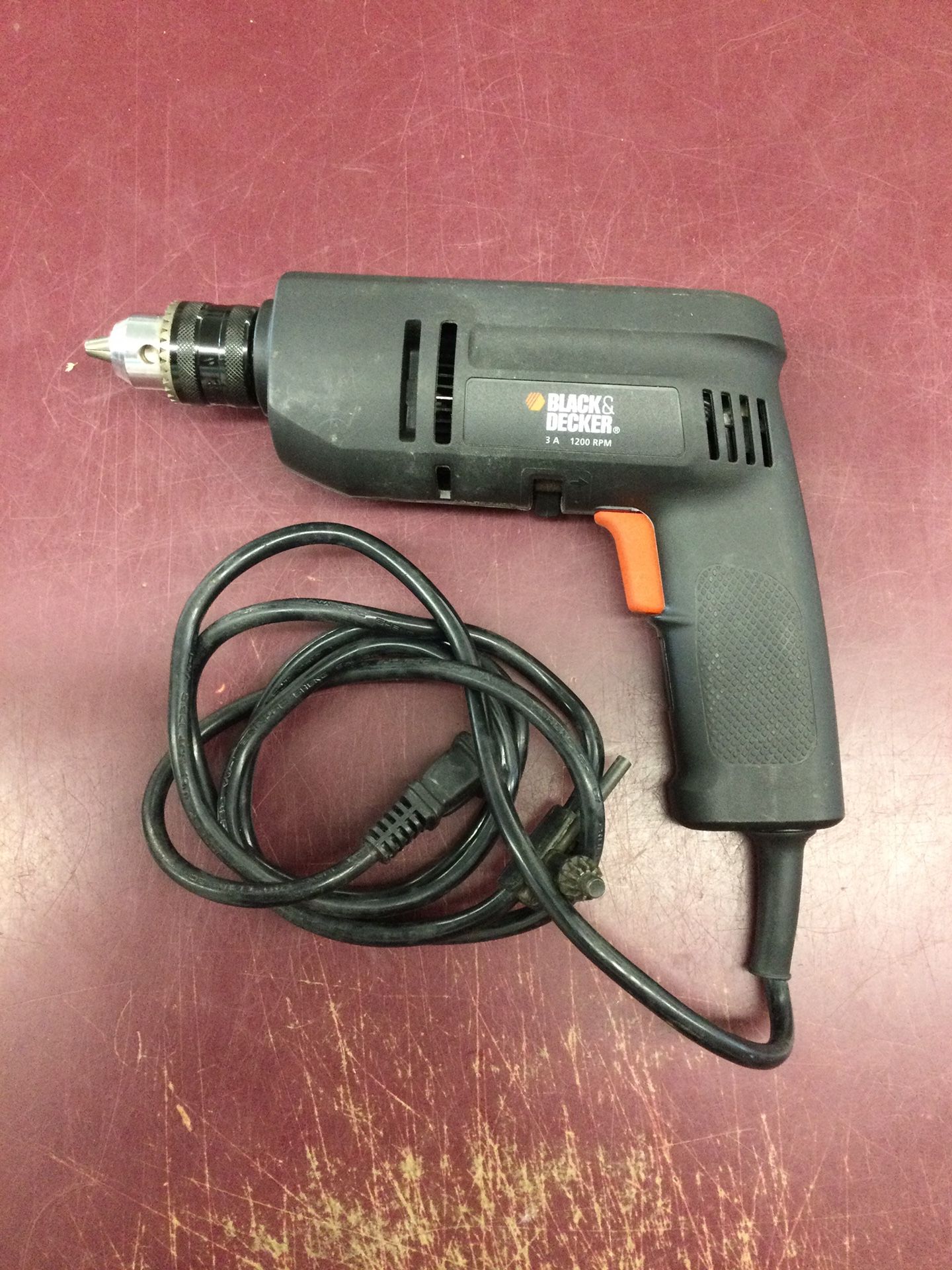 BLACK & DECKER 3/8” CORDED DRILL B&D BLACK + DECKER COMPACT / LIGHTWEGHT