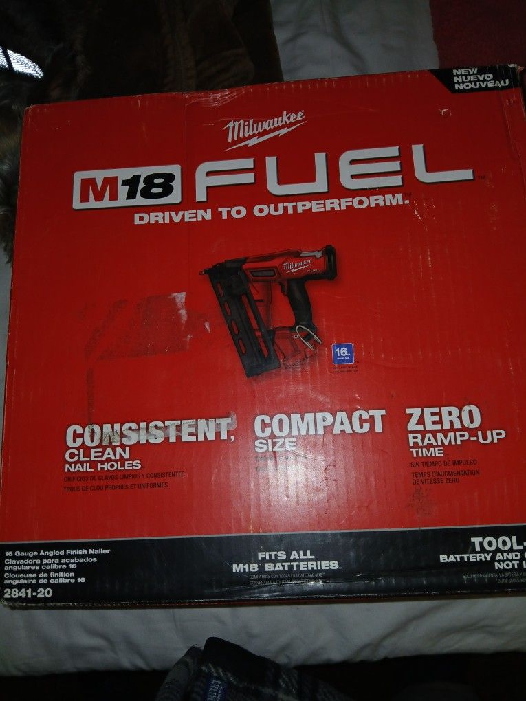 Milwaukee Fuel M18 16 Gauge Angled Finish Nailer