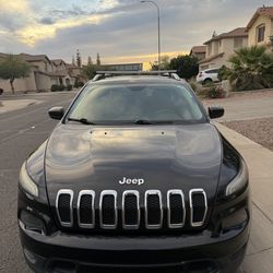 2015 Jeep Cherokee – New Suspension, Tow Hitch – $4,500