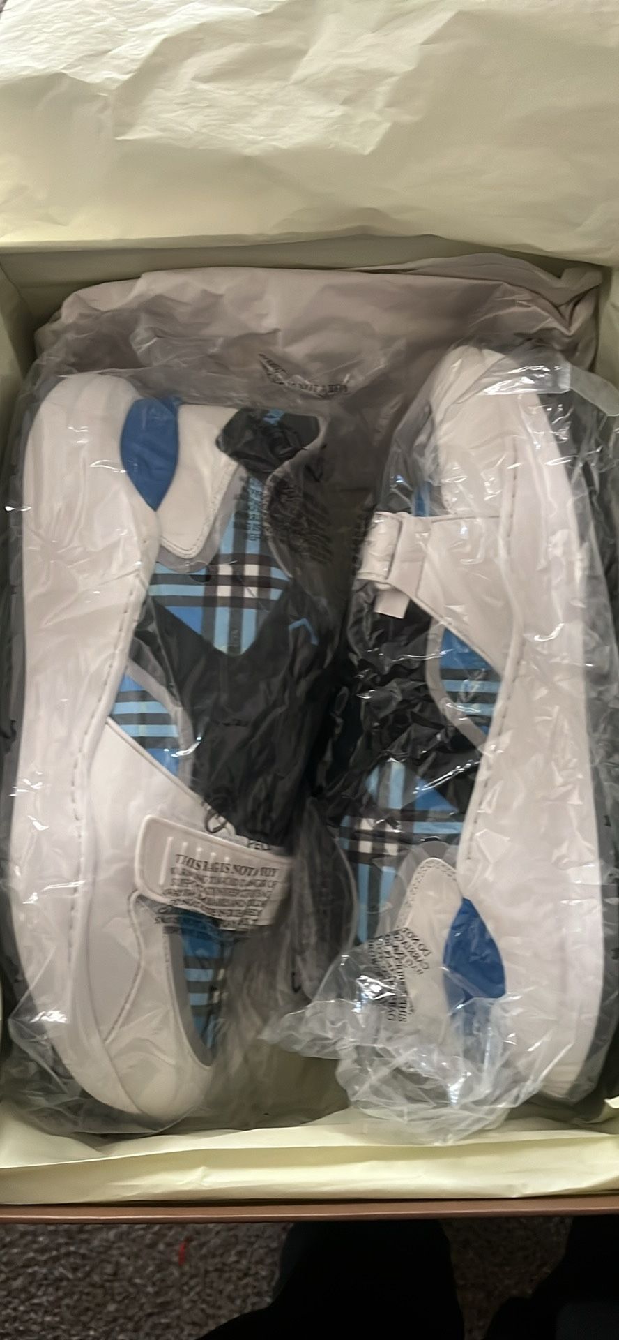 Burberry sneakers