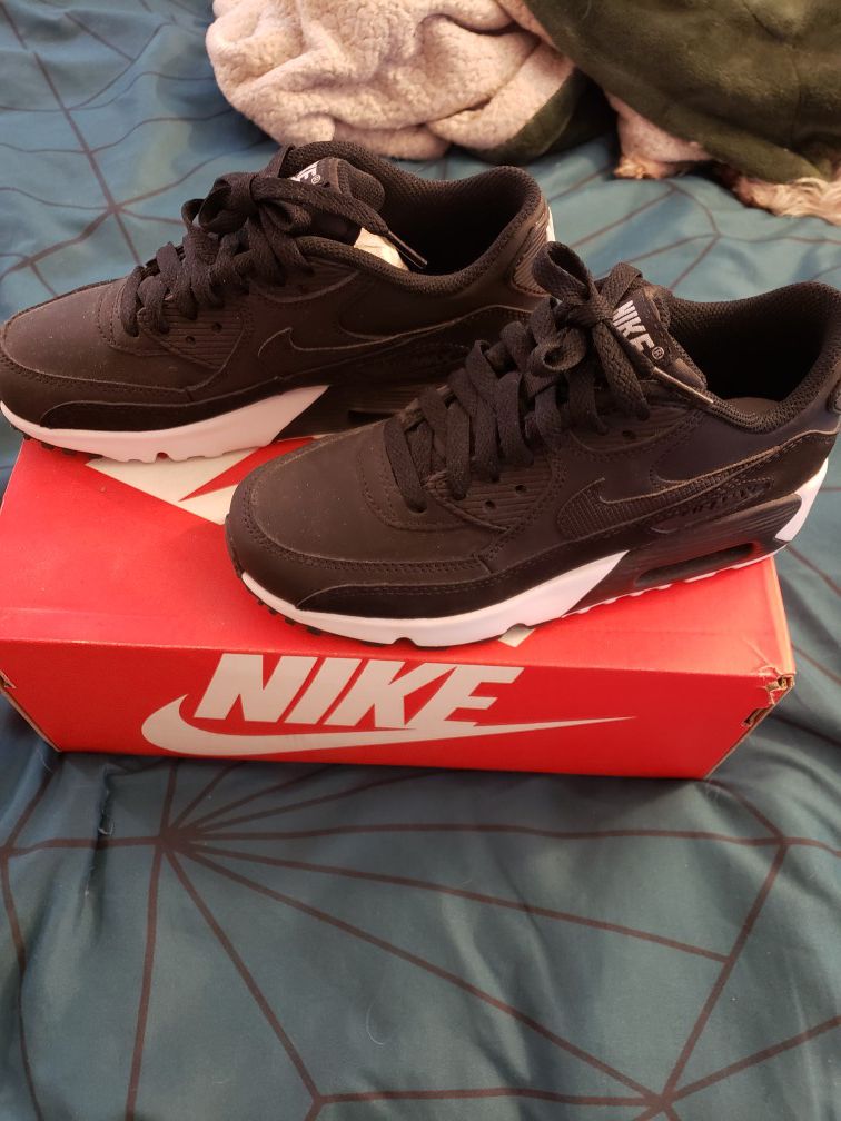 New Nike Air Max 90 LTR (GS) Size: 3.5 Y Color: Black/ Black-White