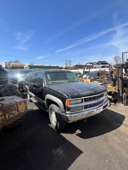 97 Gmc Suburban For Parts 