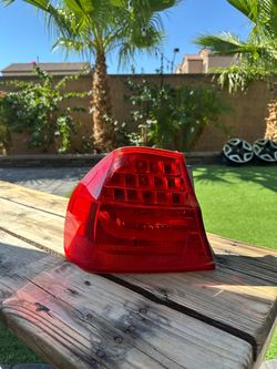 2009 BMW 328i tail light- driver side // *BULBS NOT INCLUDED